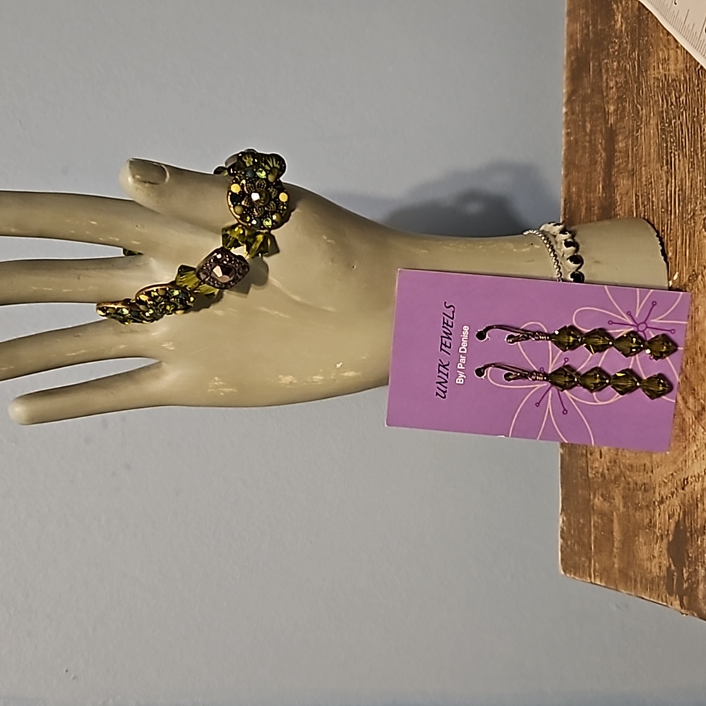 Beaded Green Earring & Bracelette Set